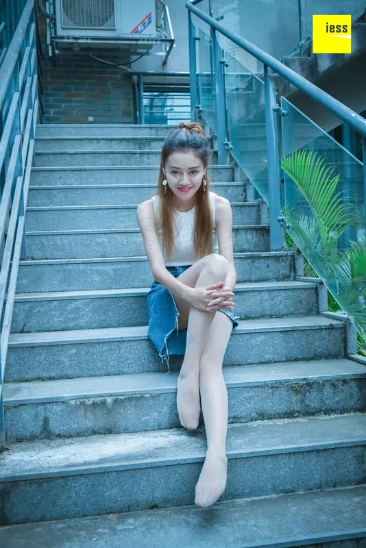 [IESS异思趣向] 2017.11.20 丝享家107:晶晶《水晶白色丝袜》 - IESS